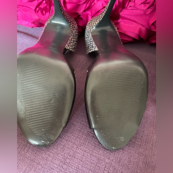 Nine West 4” black open toe pump with two tone print heal size 8 - Picture 5 of 10